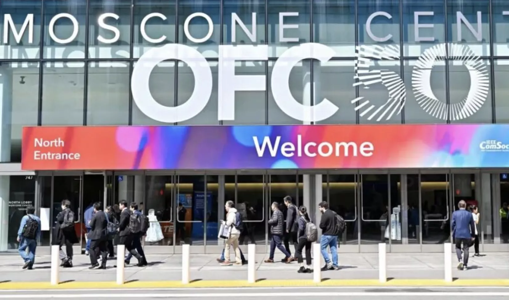 AI数据中心网络迎新突破：康宁2026 OFC发布创新方案，优峰技术提供专业测试支撑